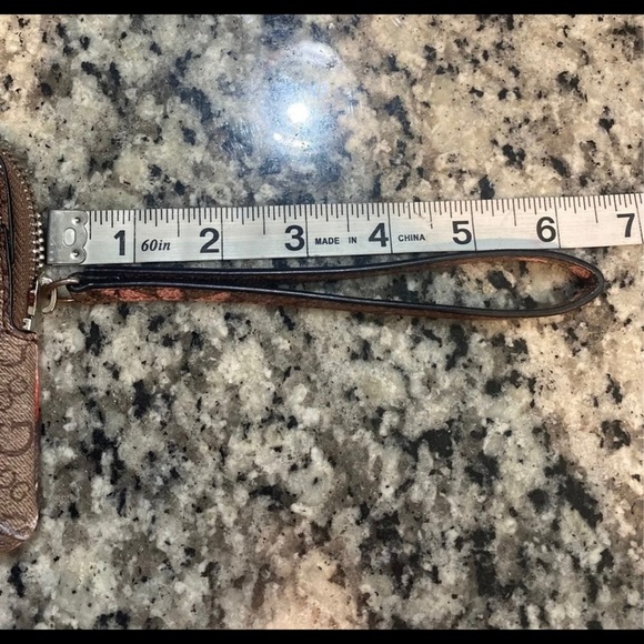 GUESS Signature Mocha multi pink Flowers Wristlet Wallet With Outer Slip Pocket - Picture 10 of 10